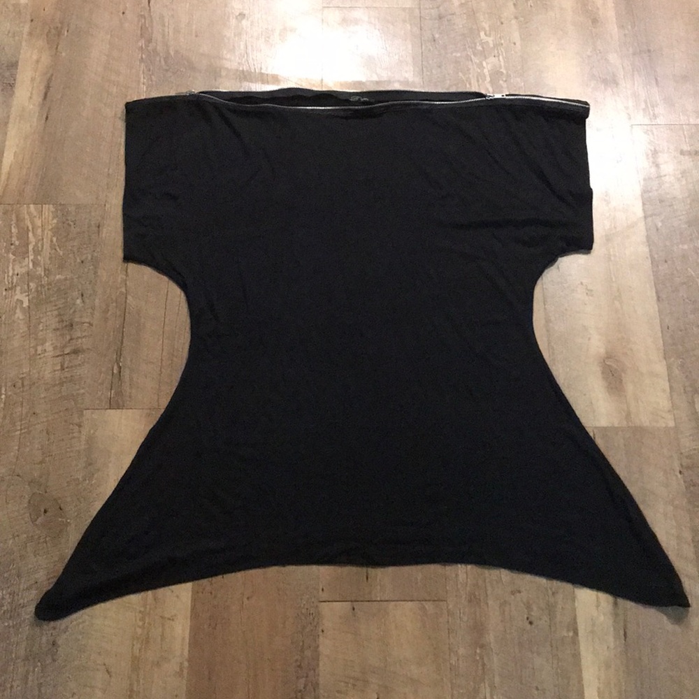 ***4/$20***B’leeve zipped Neck Shirt